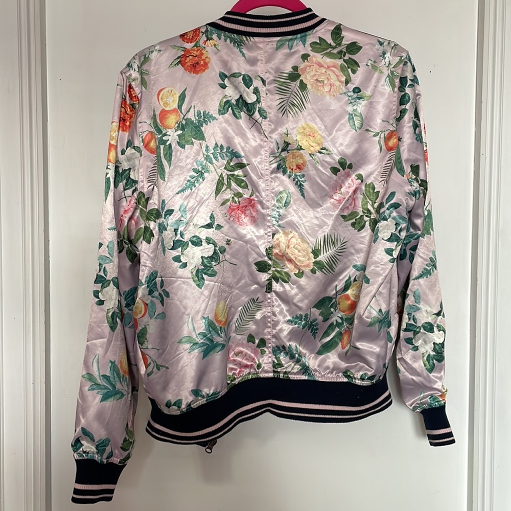 American Eagle reversible tropical parrot and fruit, floral bomber jacket - Picture 3 of 8
